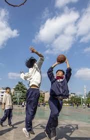 多伦多蓝鸟队作为加拿大球会，在分区赛中展露头角，预示着九十年代的崛起